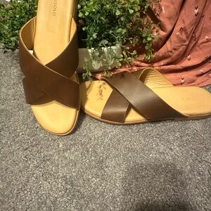 Nisolo Tan Cross-Strap Sandals